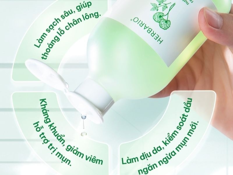 Da mụn nên dùng nước tẩy trang nào da mun nen dung nuoc tay trang nao