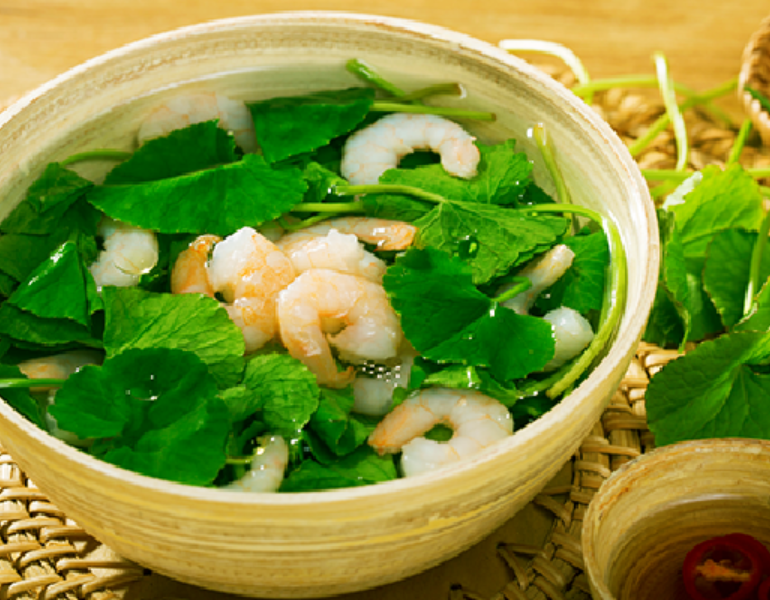 Dưỡng da bằng rau má với canh rau má nấu tôm