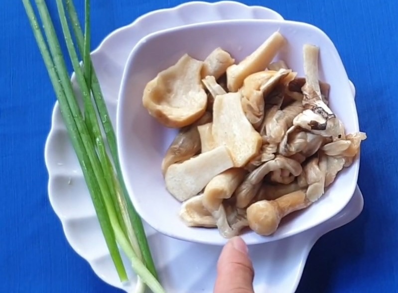 cach nau canh rau ma nam rom