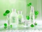 Mua sản phẩm chăm sóc da từ rau má ở đâu uy tín?